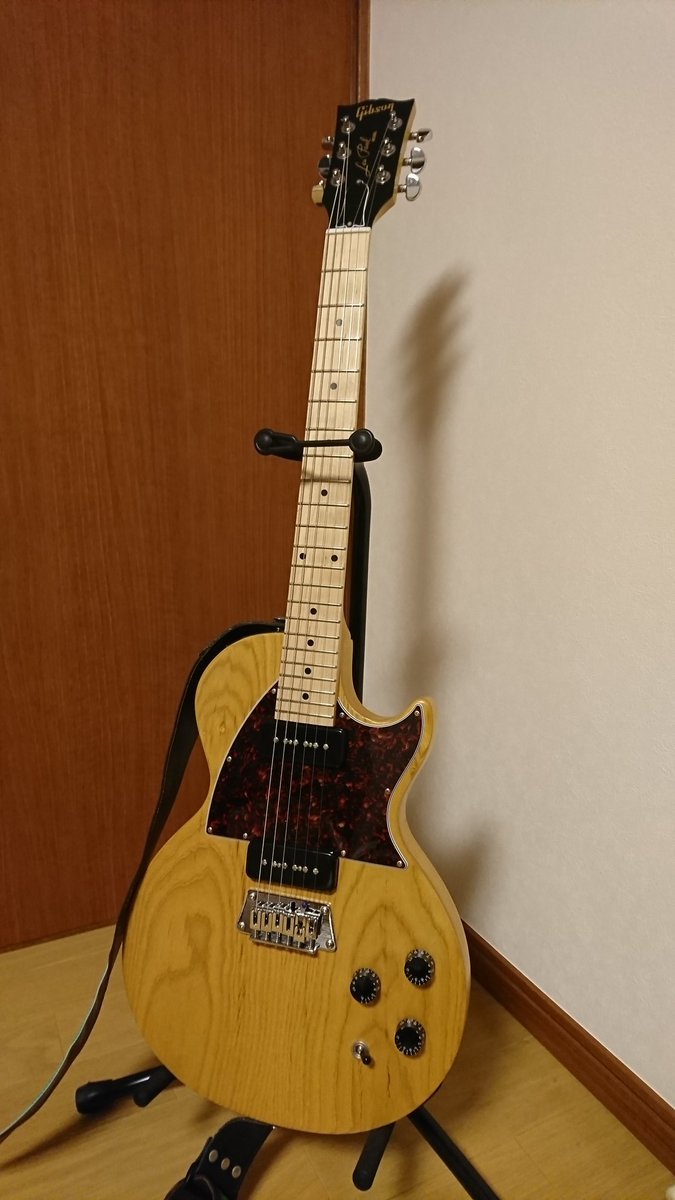 先日買ったGibsonのテレキャス仕様のレスポールスペシャル。 アッシュ